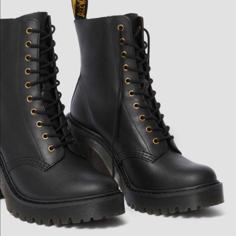 DR MARTENS KENDRA HEELED BOOT Size:8.5